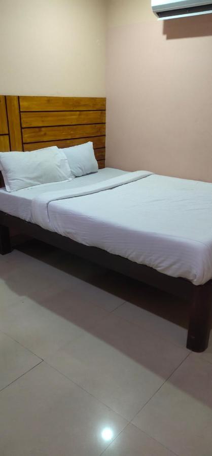 فندق بونديتْشيريفي  J J Residency المظهر الخارجي الصورة