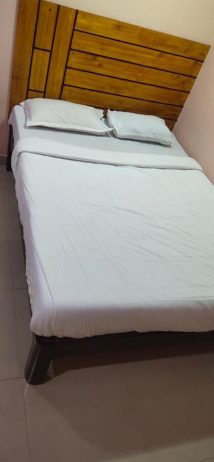 فندق بونديتْشيريفي  J J Residency المظهر الخارجي الصورة