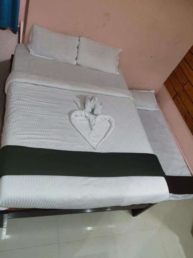 فندق بونديتْشيريفي  J J Residency المظهر الخارجي الصورة