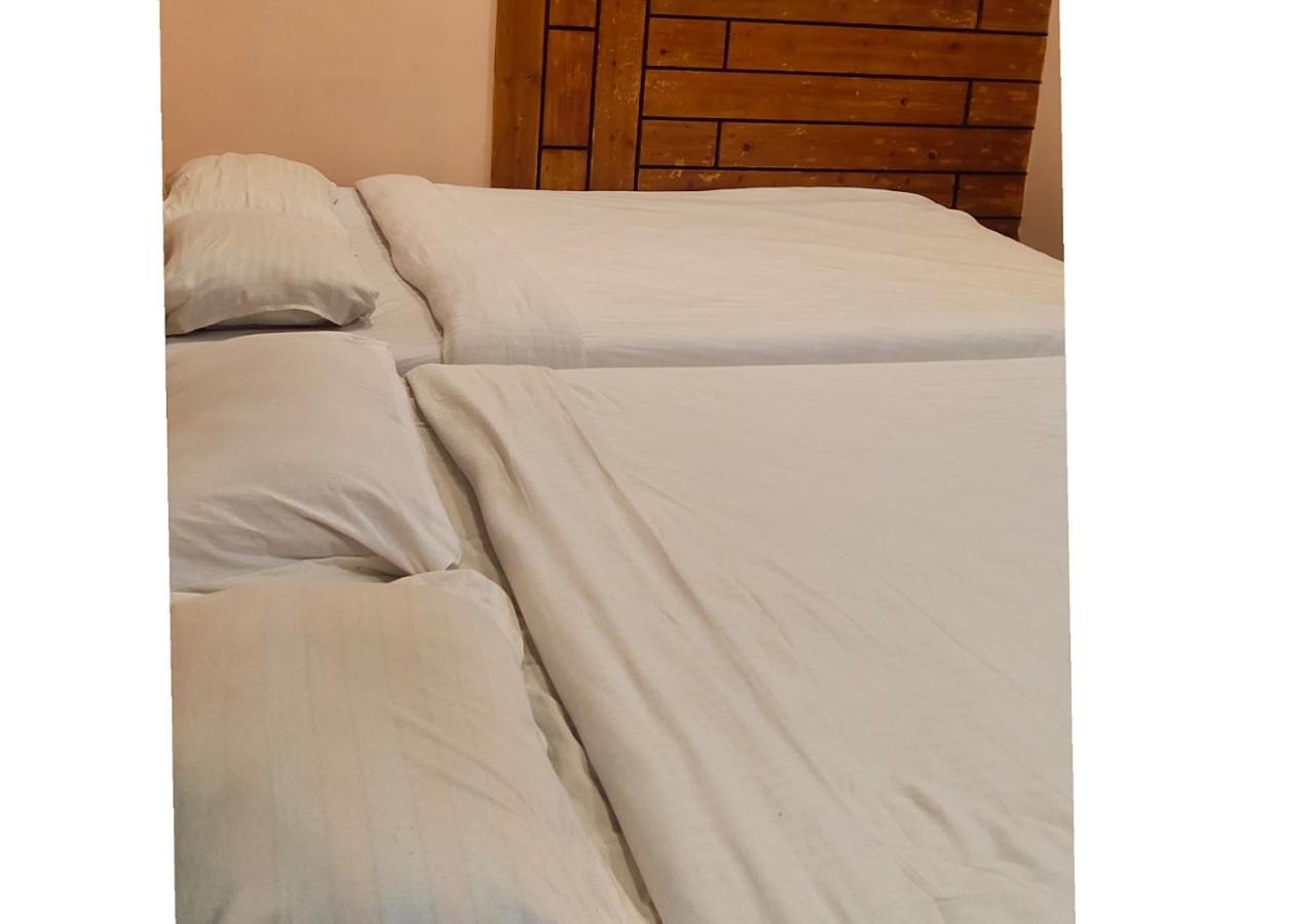 فندق بونديتْشيريفي  J J Residency المظهر الخارجي الصورة