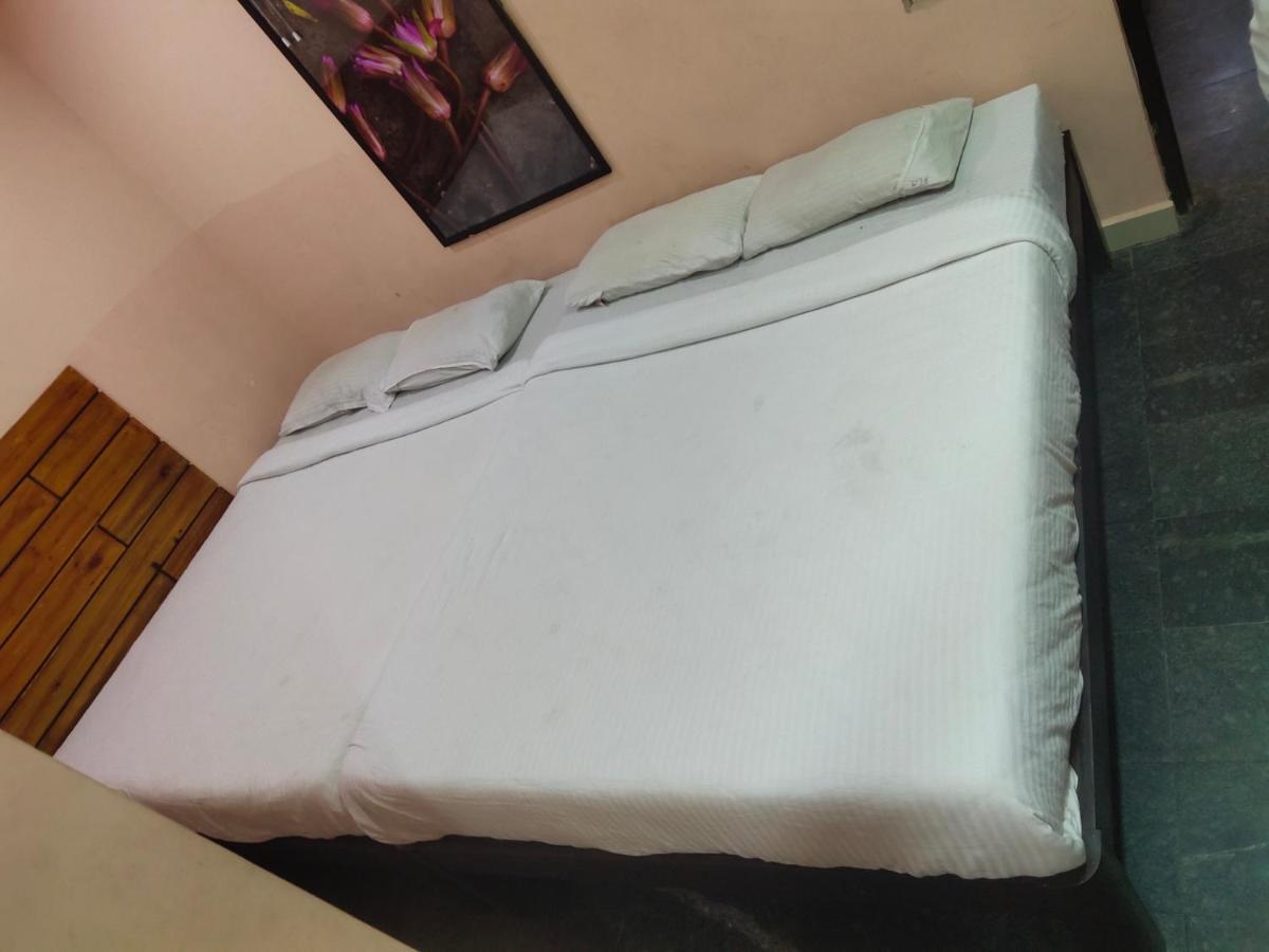 فندق بونديتْشيريفي  J J Residency المظهر الخارجي الصورة