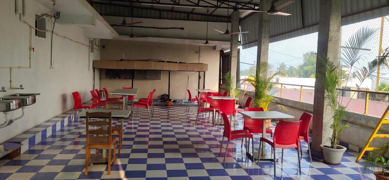 فندق بونديتْشيريفي  J J Residency المظهر الخارجي الصورة